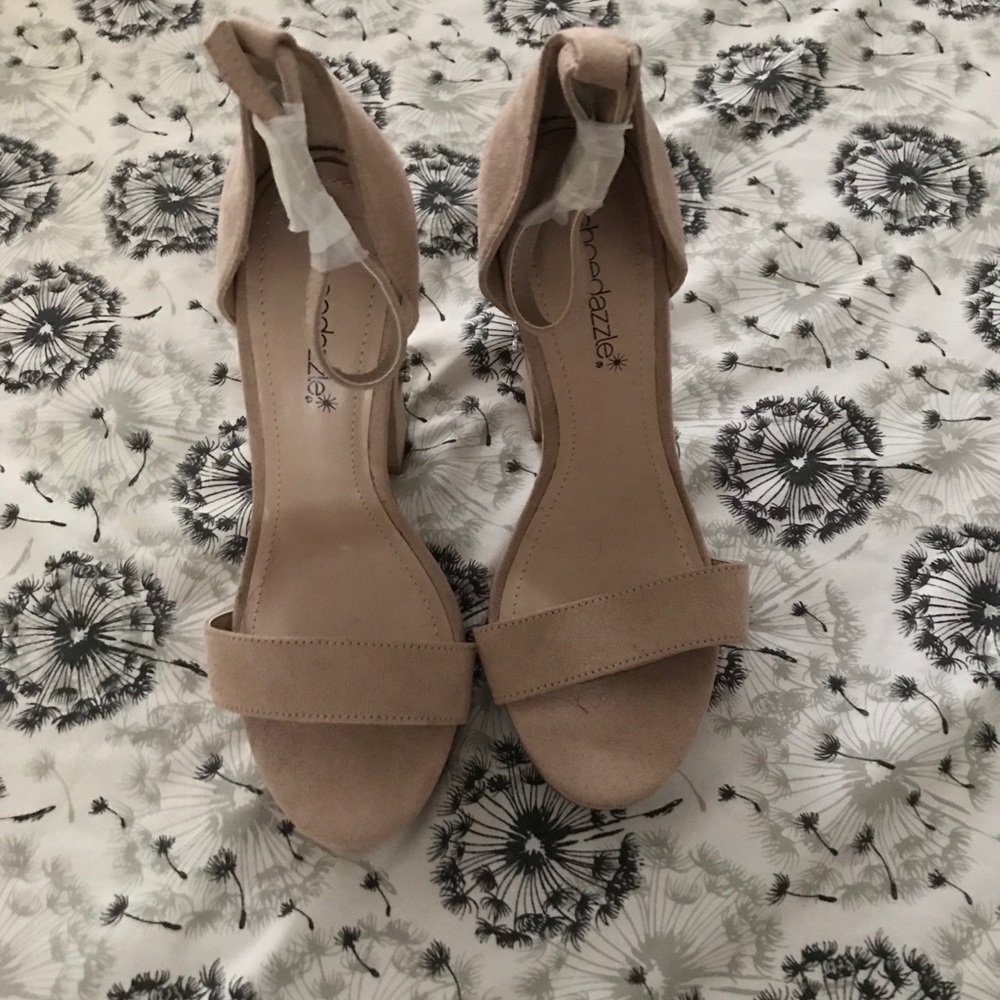 Size 5.5 tan suede heels with dragon fly detail